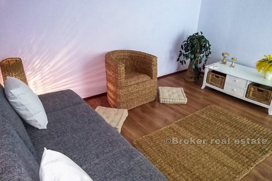 2 våningshus med havsutsikt, till salu