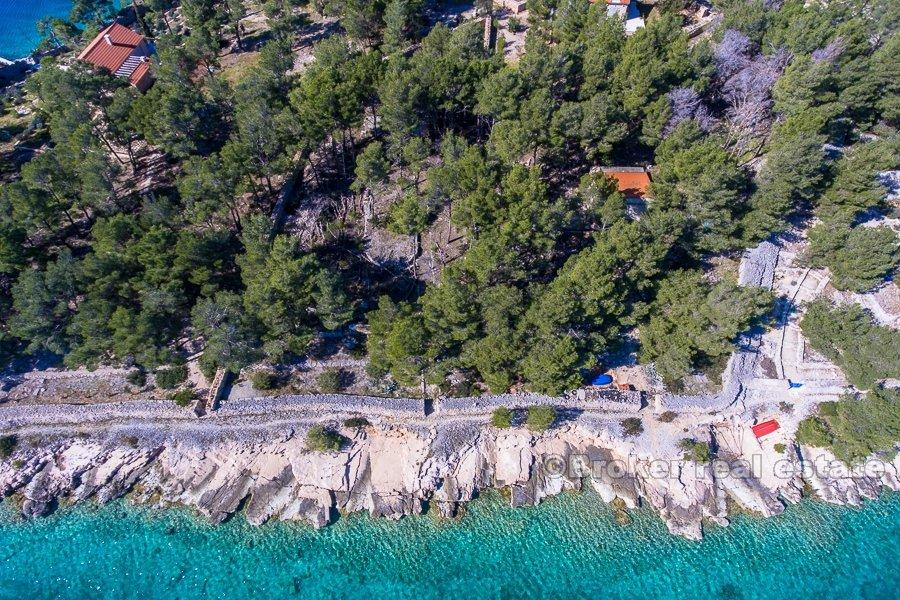 Land first row to the sea, for sale