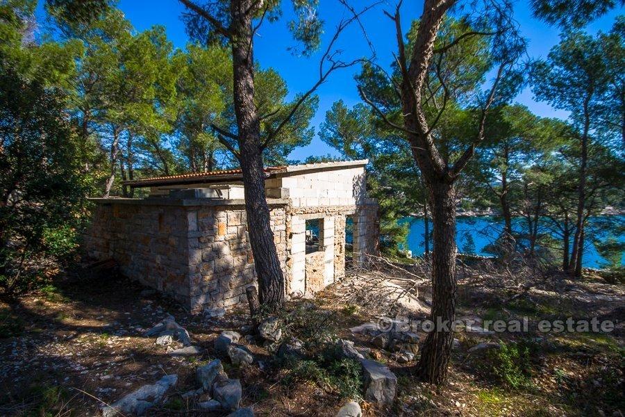 Land first row to the sea, for sale