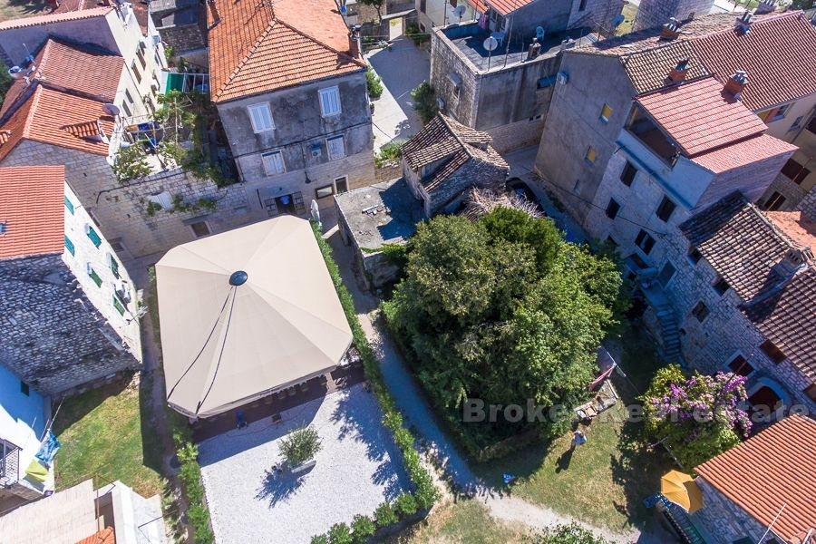 Каменный дом в старом центре, для полной реконструкции