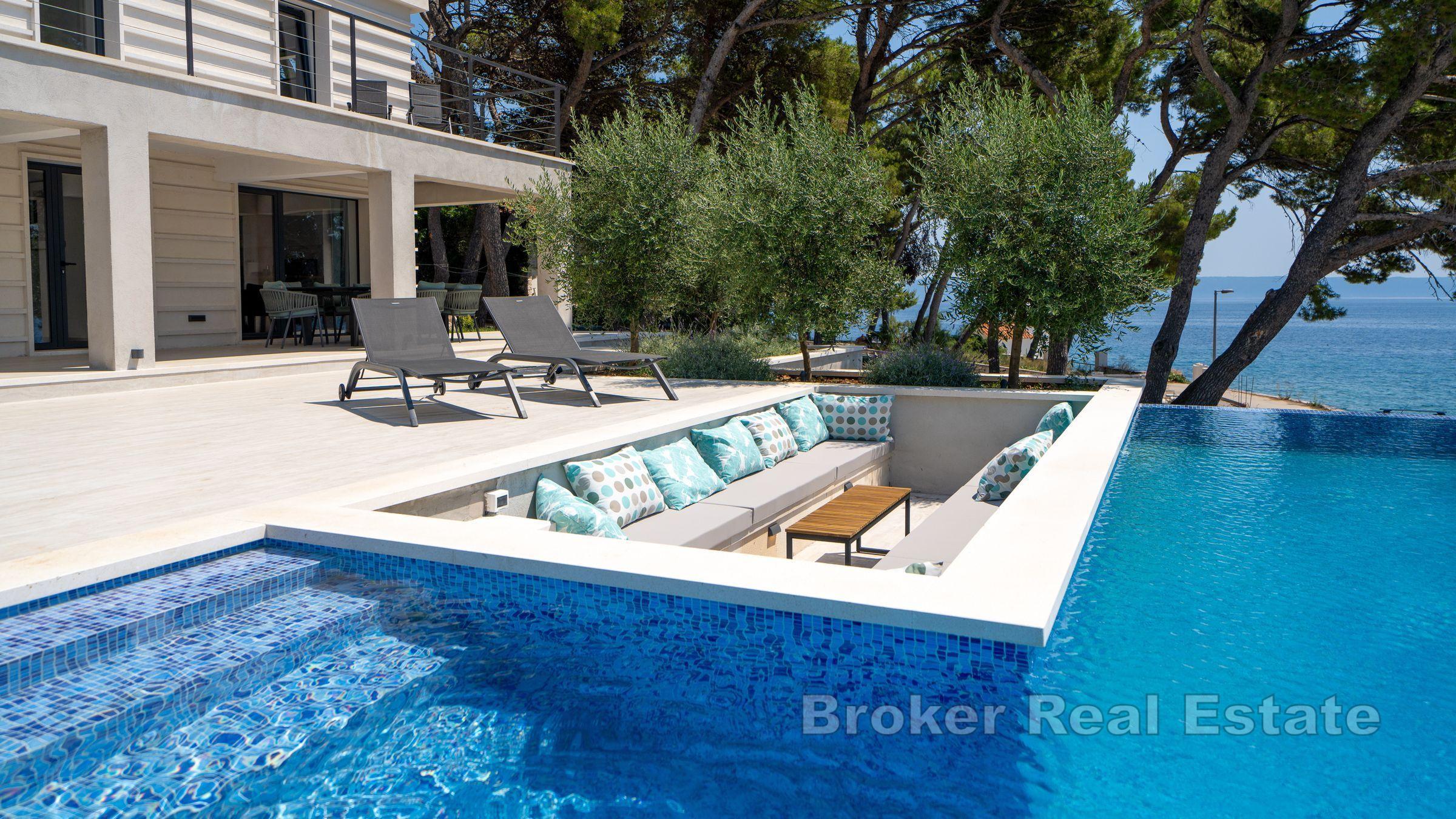 Neu gebaute Villa mit Swimmingpool