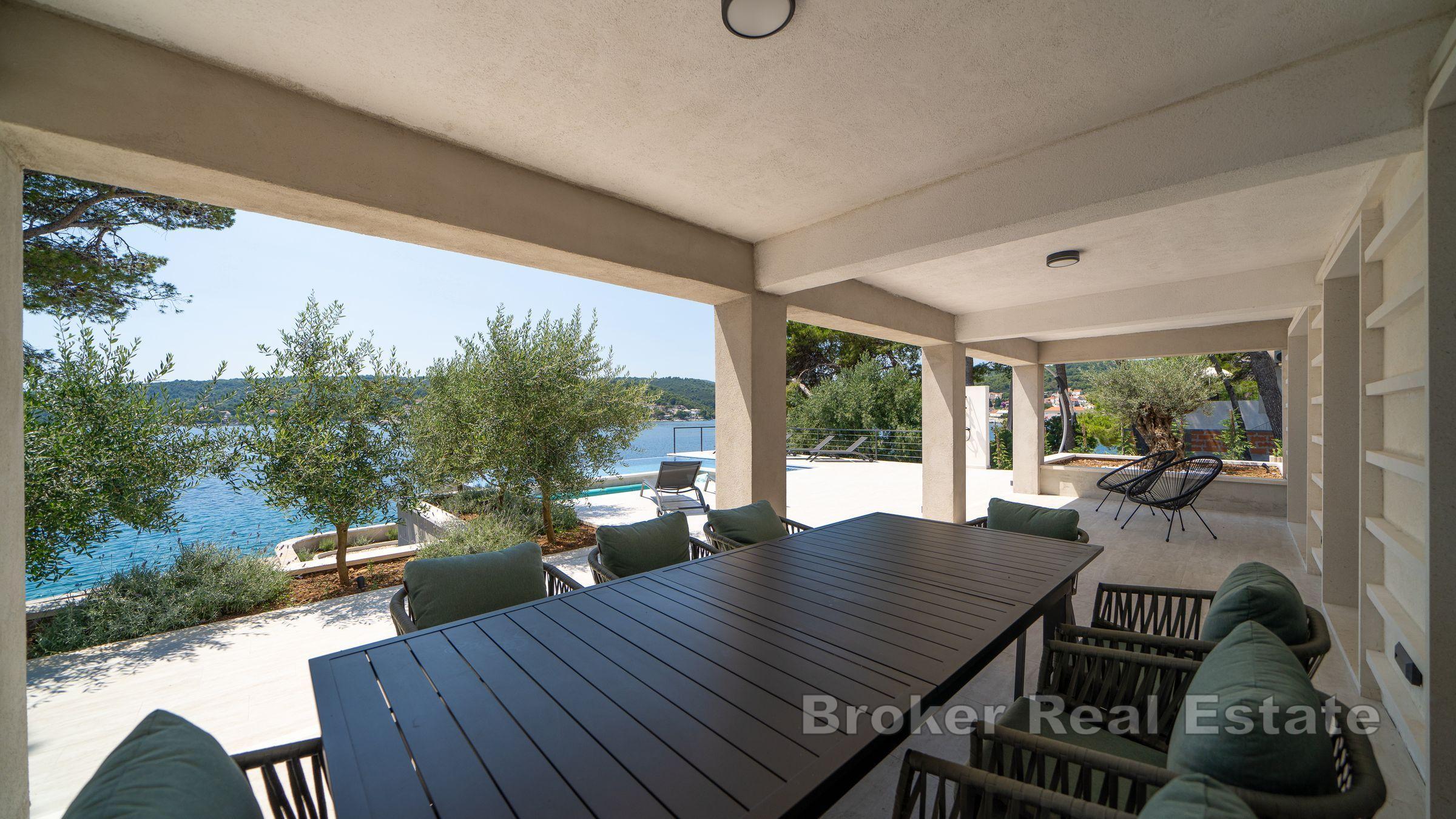 Neu gebaute Villa mit Swimmingpool