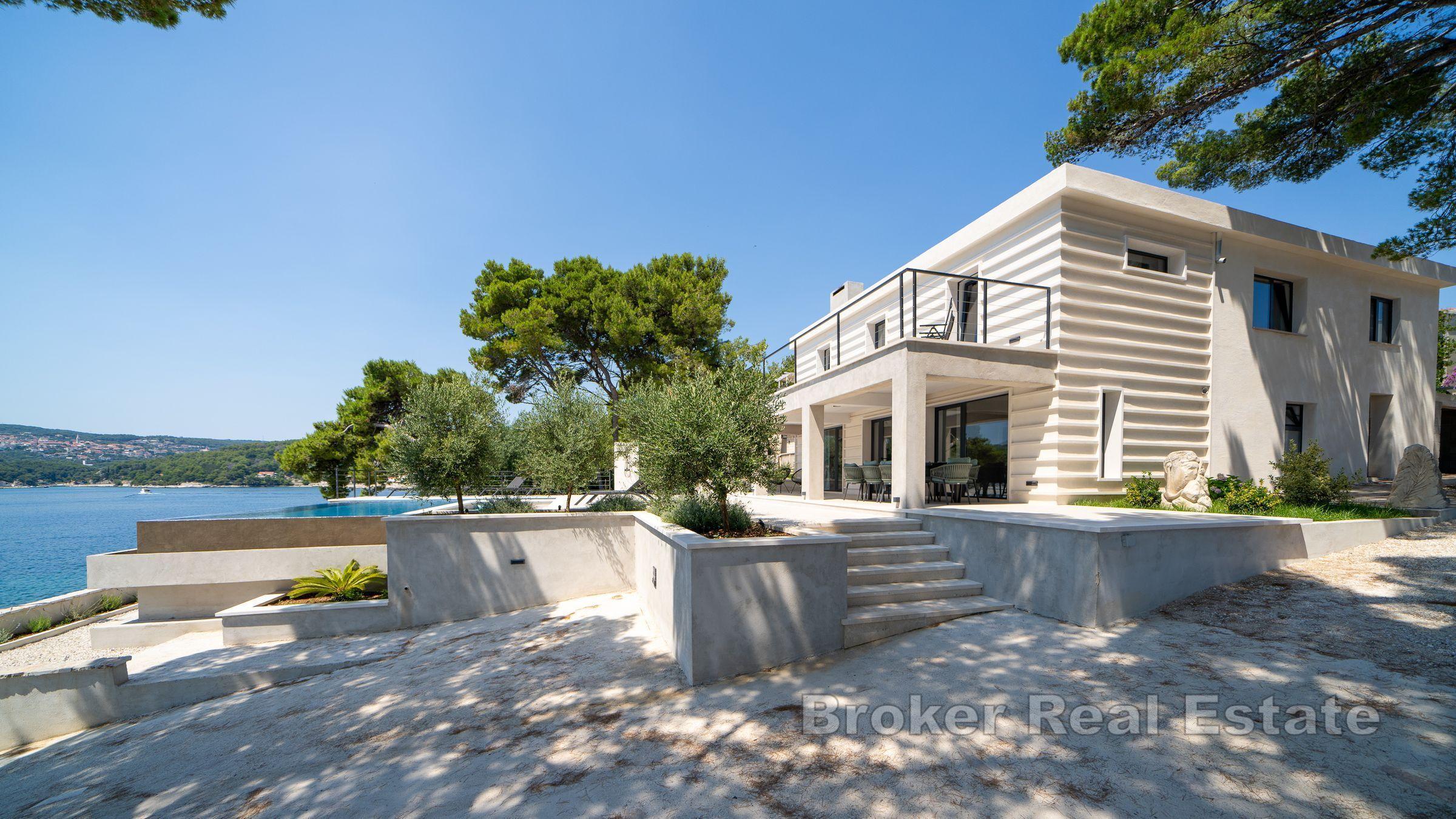 Neu gebaute Villa mit Swimmingpool