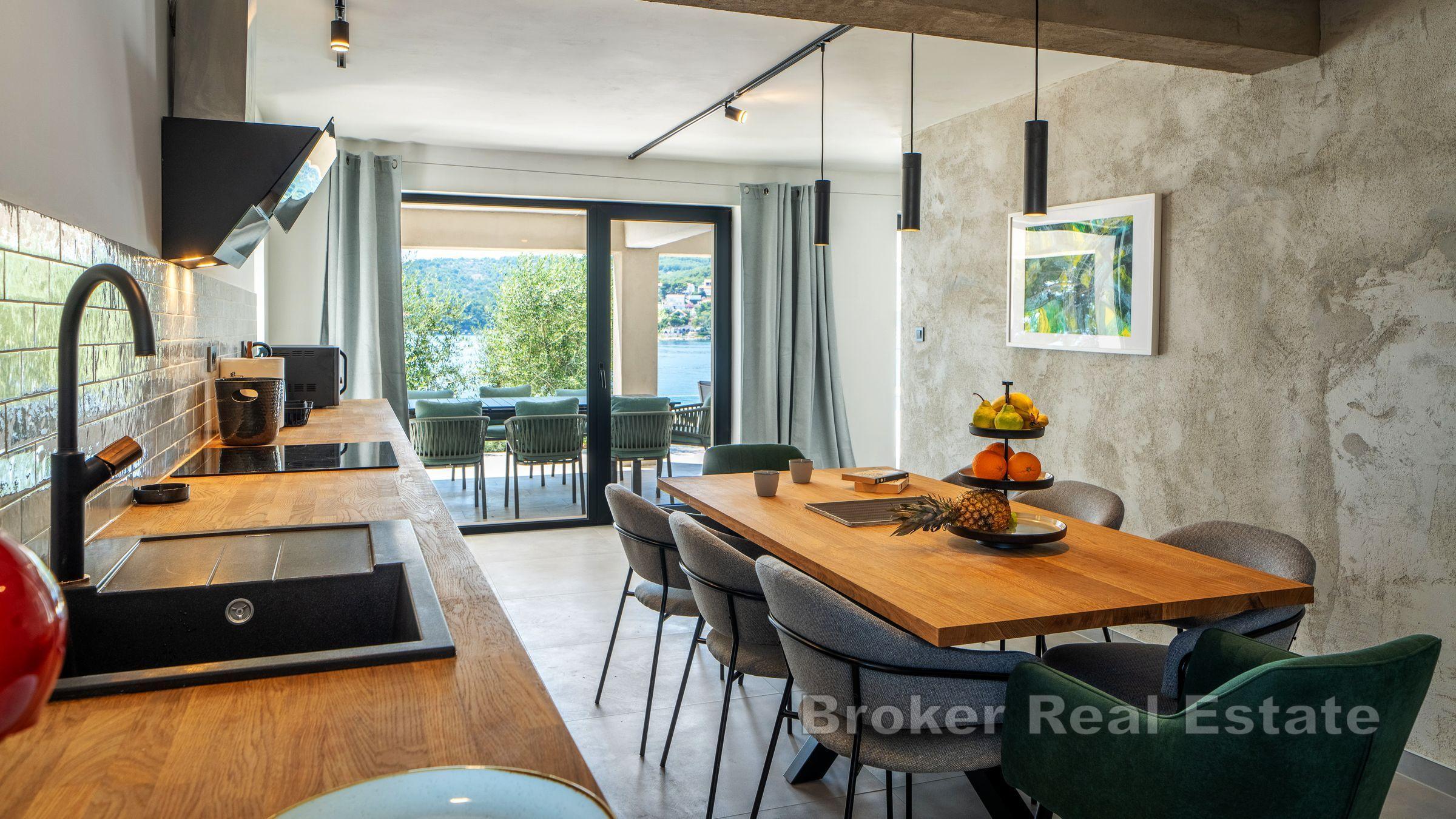 Neu gebaute Villa mit Swimmingpool