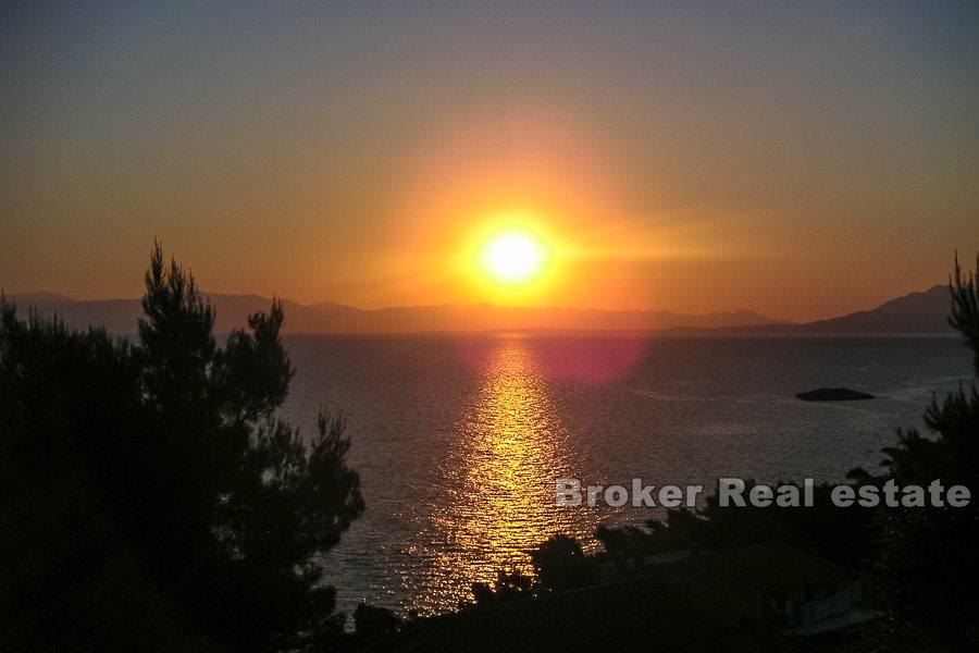 Building land by the sea, for sale