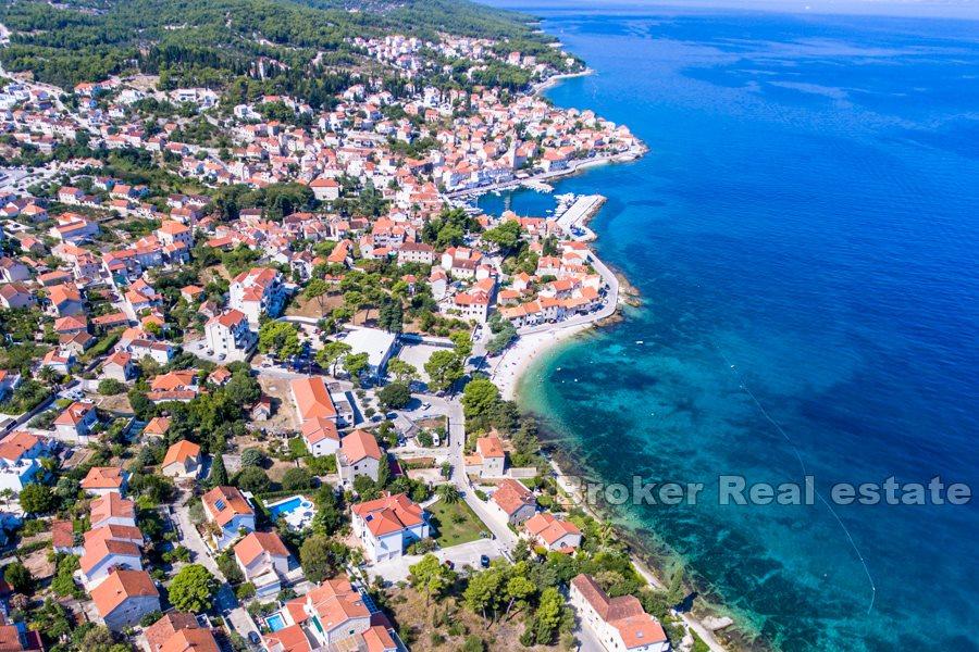 Kamena apartmanska kuća s pogledom na more