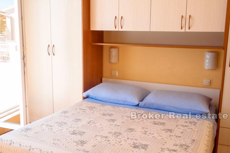 Dom z apartamentami przy morzu i promenadzie