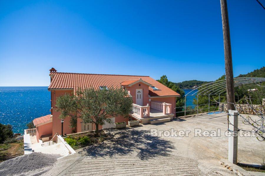 Frittliggende hus i tre etasjer