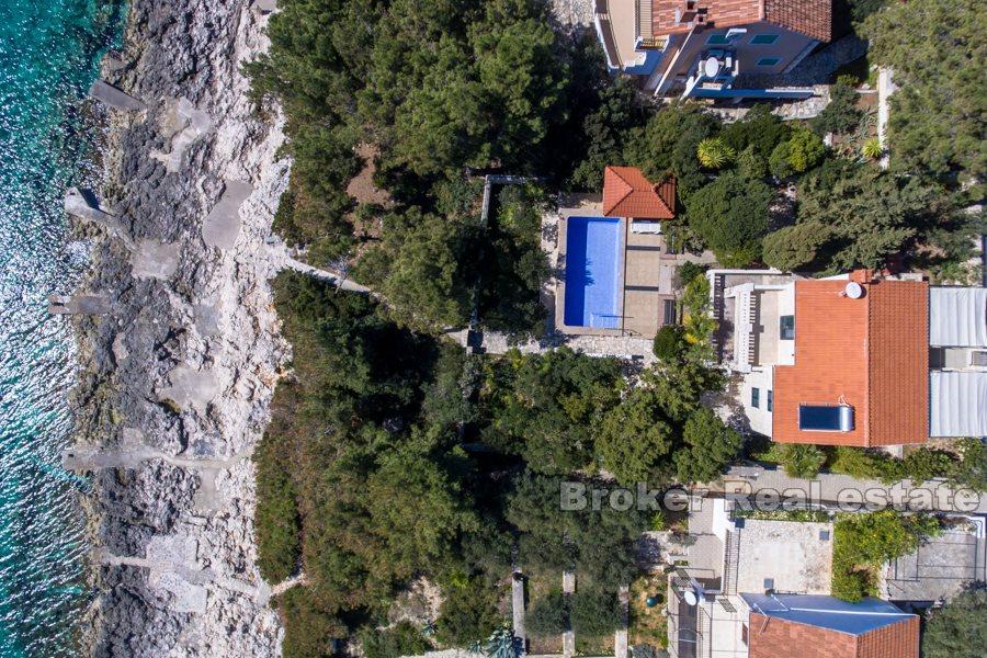 Stone house with pool, by the sea