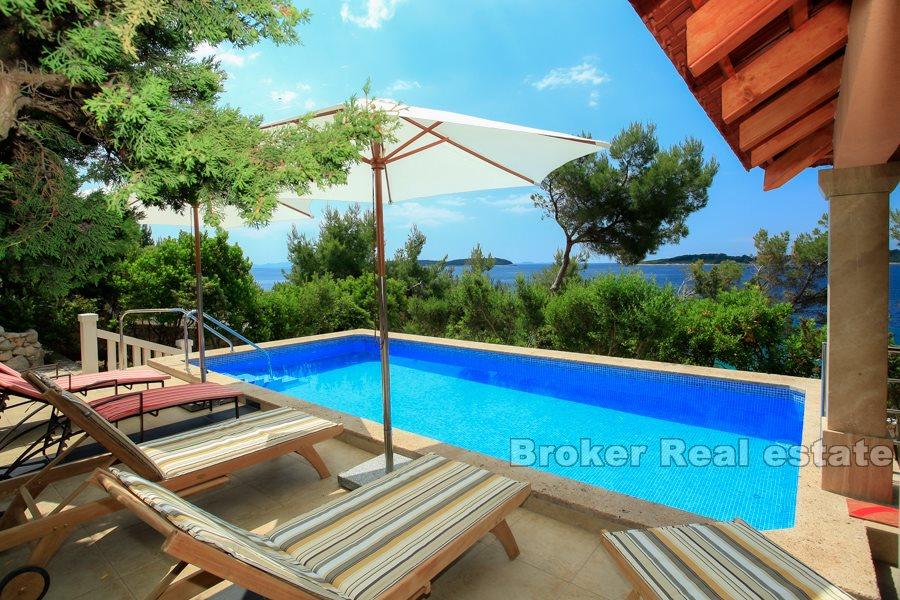 Stone house with pool, by the sea