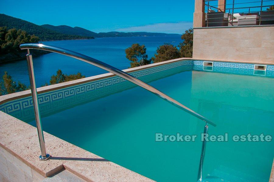 Villa de luxe et moderne, juste à côté de la mer