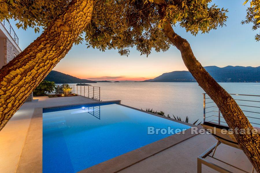 Magnificent luxury seafront villa