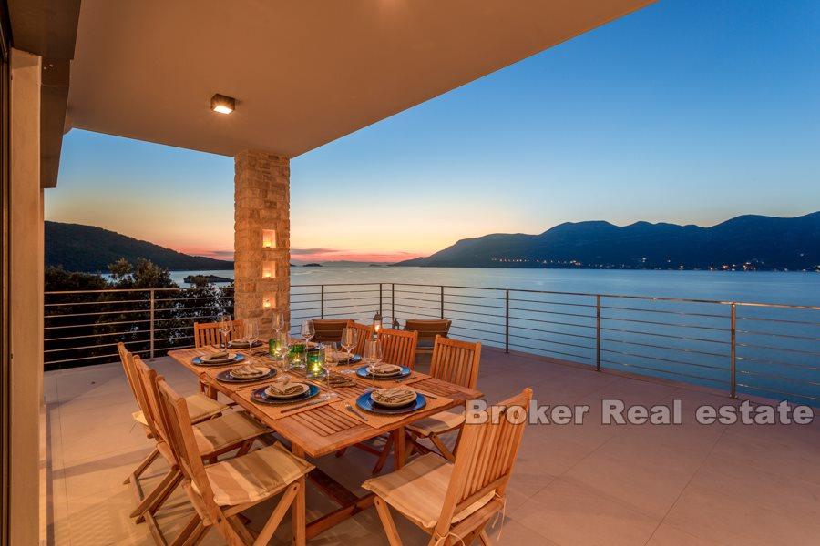 Magnificent luxury seafront villa