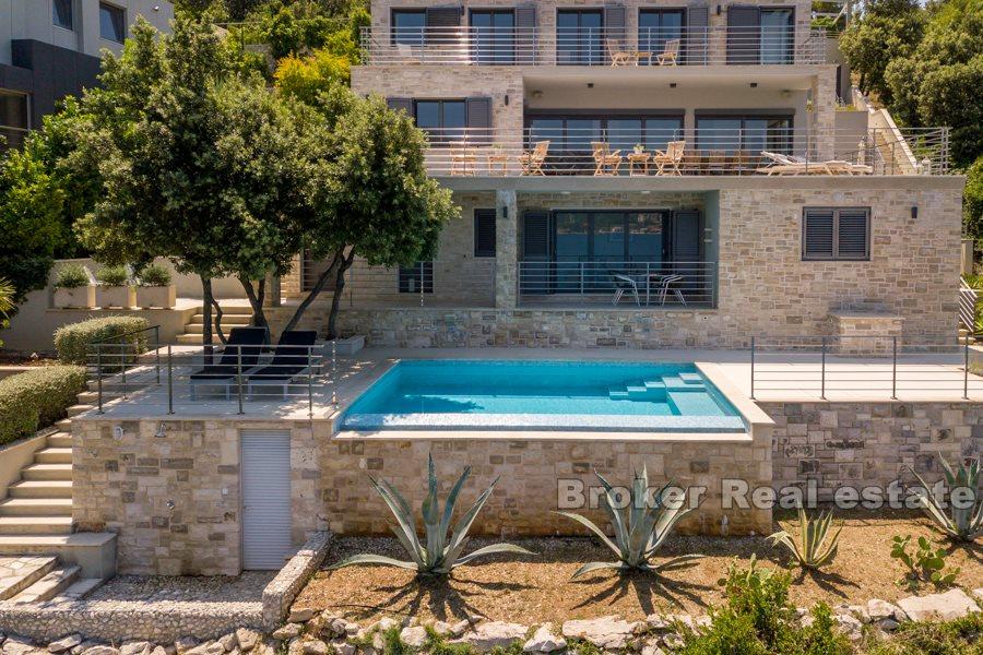 Magnificent luxury seafront villa