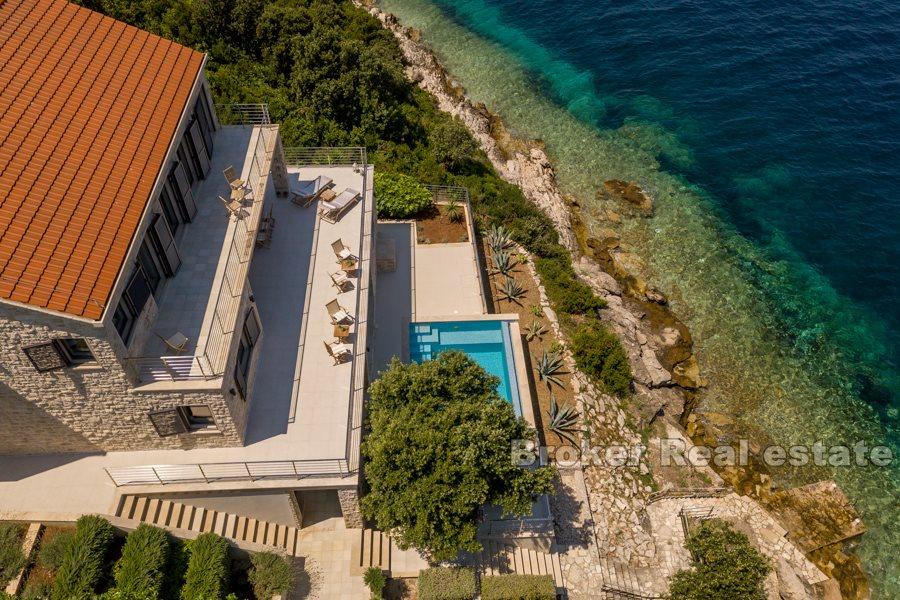 Magnificent luxury seafront villa