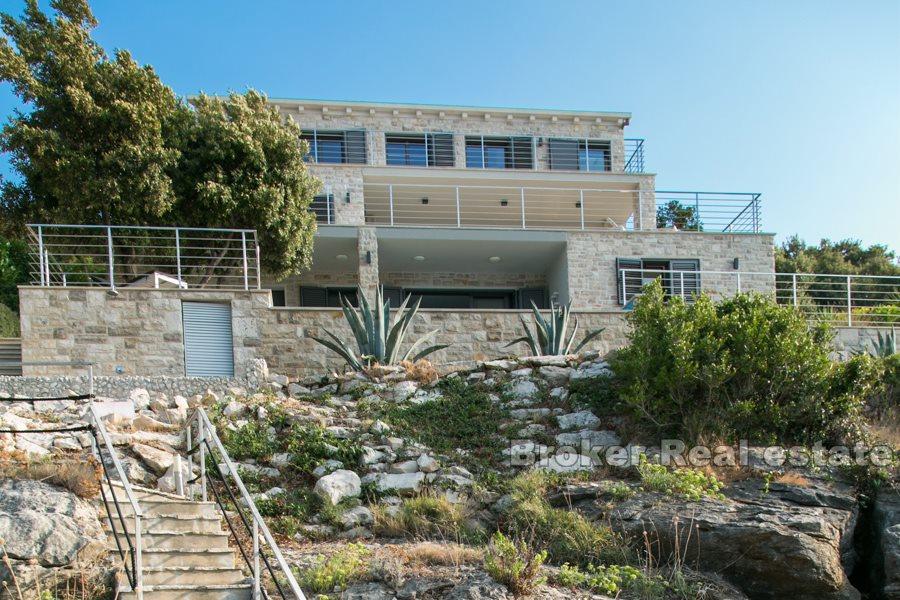Magnificent luxury seafront villa