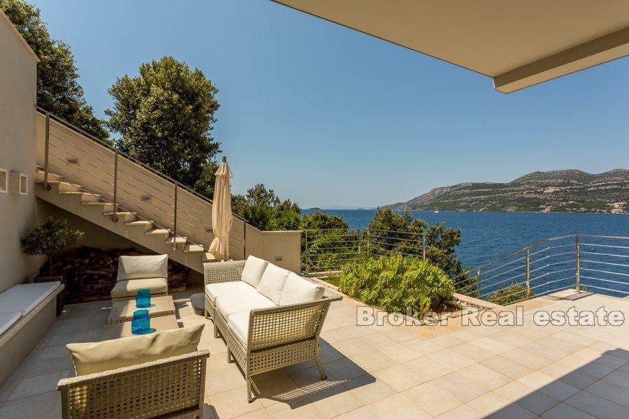 Magnificent luxury seafront villa