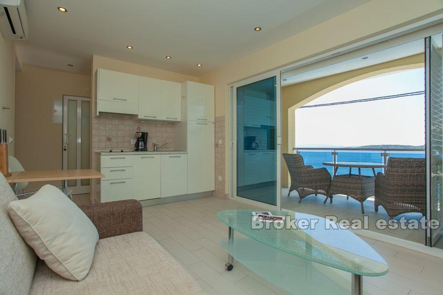 Luxurious villa in the second row to the sea