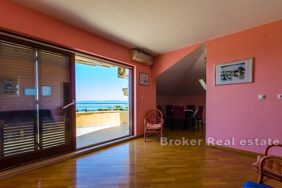 Meje - trzypokojowy apartament z widokiem na morze
