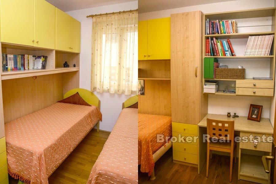 Lägenhet med privat trädgård