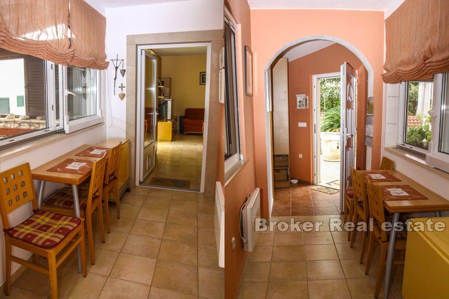 Lägenhet med privat trädgård