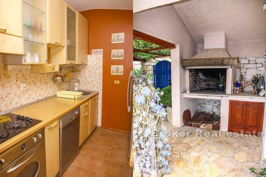 Lägenhet med privat trädgård