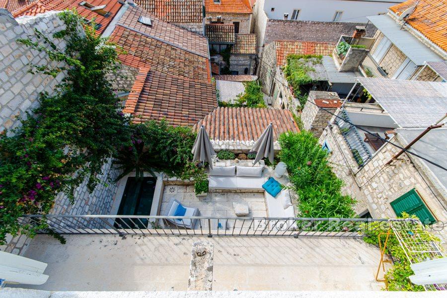 Modern och renoverad stenvilla