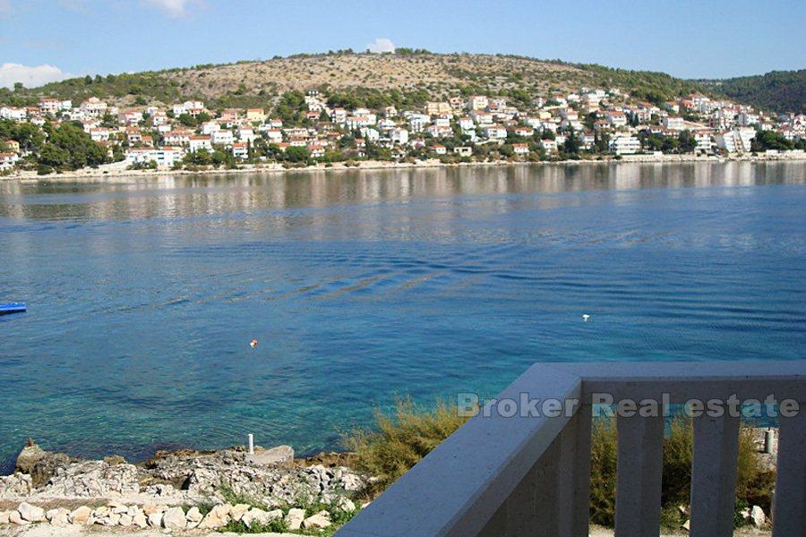 Villa à trois étages, à vendre