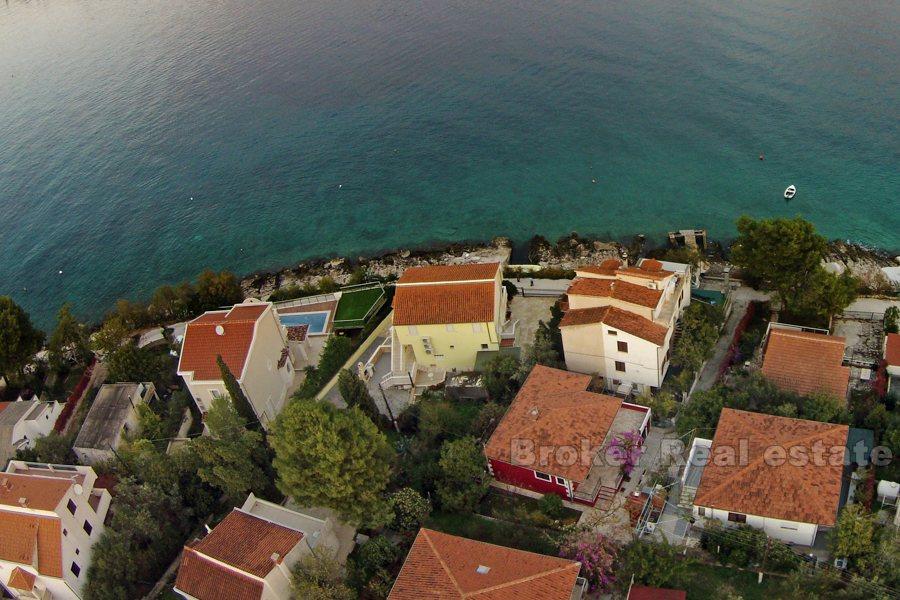 Villa à trois étages, à vendre