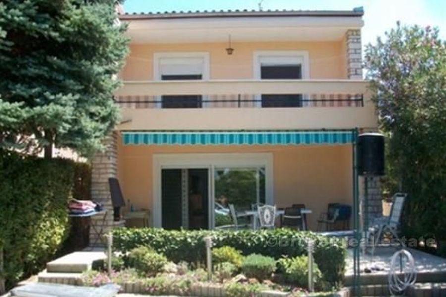 Ferienhaus, erste Reihe zum Meer, zum Verkauf
