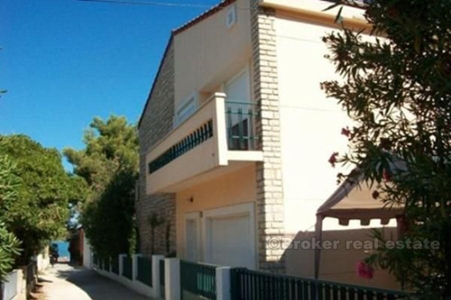 Casa di vacanze, prima fila al mare, in vendita