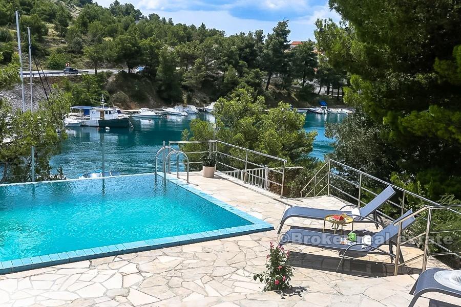 Трехэтажная вилла, для продажи