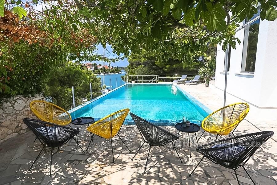 3 etasjes villa, til salgs