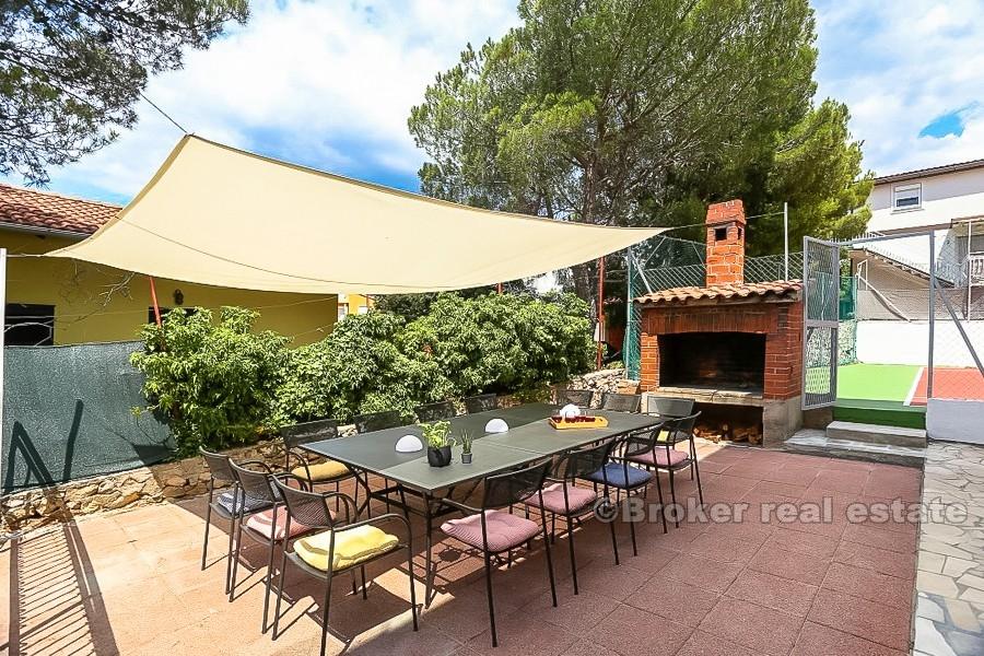 Трехэтажная вилла, для продажи