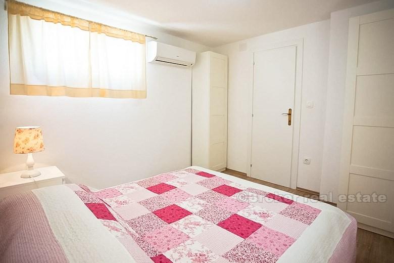 Kamenný dům s úžasným výhledem na moře, k prodeji