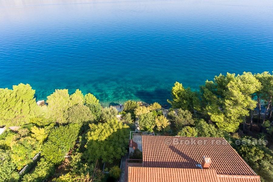Situé dans un quartier agréable et calme près de la forêt de pins.