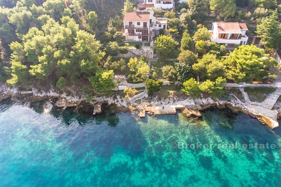 Situé dans un quartier agréable et calme près de la forêt de pins.
