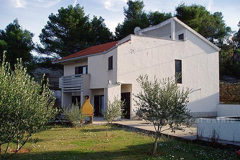 2 kuće, na moru, na prodaju