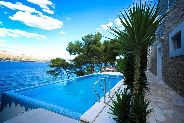 Villa en première rangée à la mer