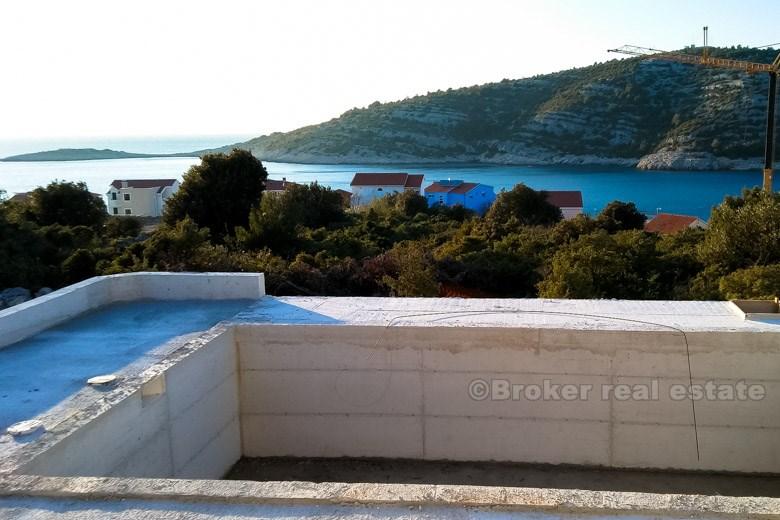 Nybyggd attraktiv villa, till salu