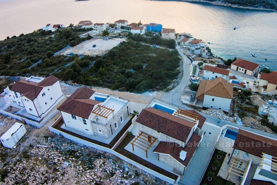 Nybyggd attraktiv villa, till salu