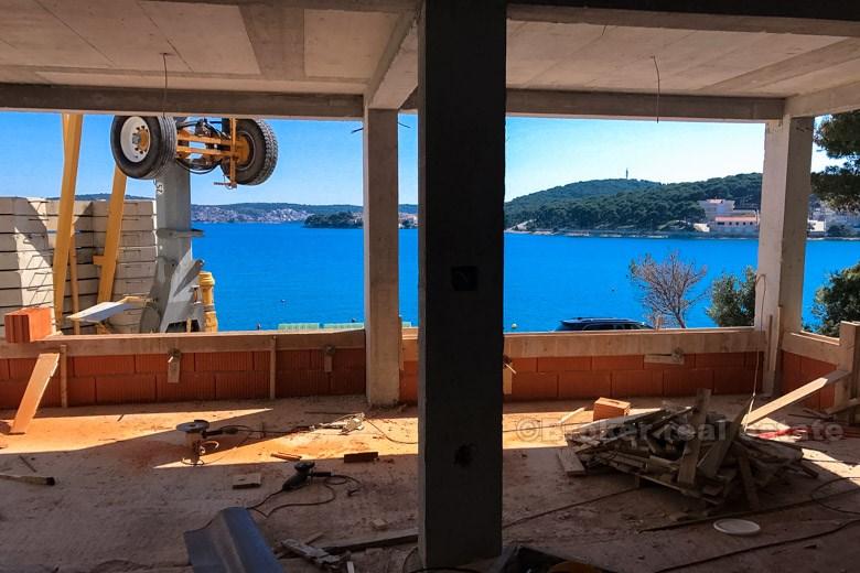 Edificio moderno con cinque appartamenti