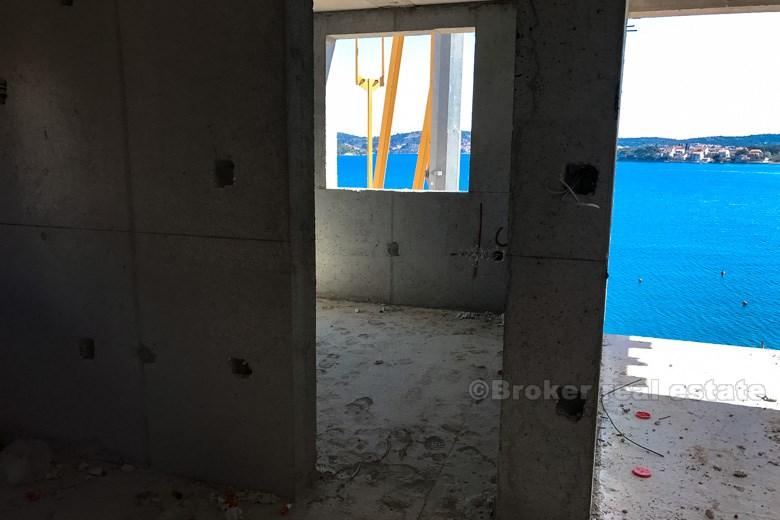 Nowoczesny budynek z pięciu mieszkań