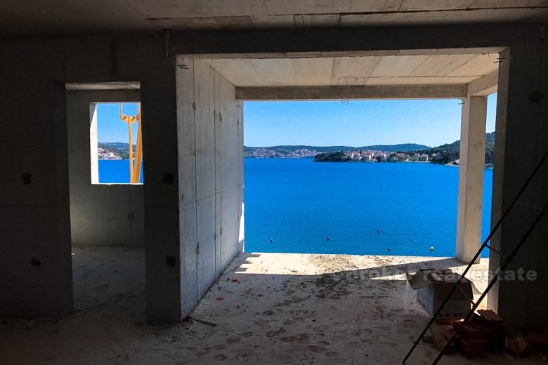 Edificio moderno con cinque appartamenti