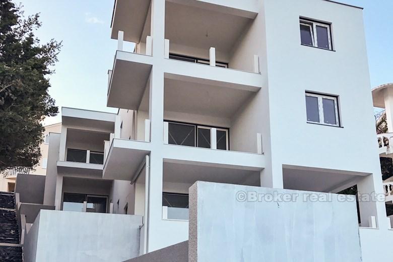 Bâtiment moderne avec cinq appartements