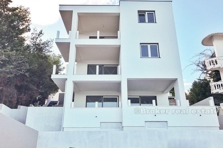 Bâtiment moderne avec cinq appartements