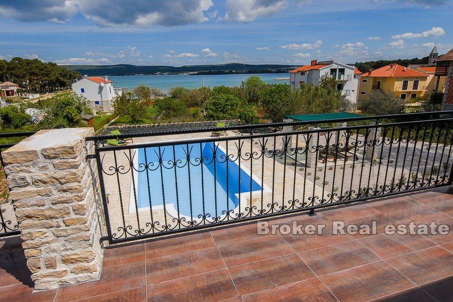 Stone house with sea view, for sale