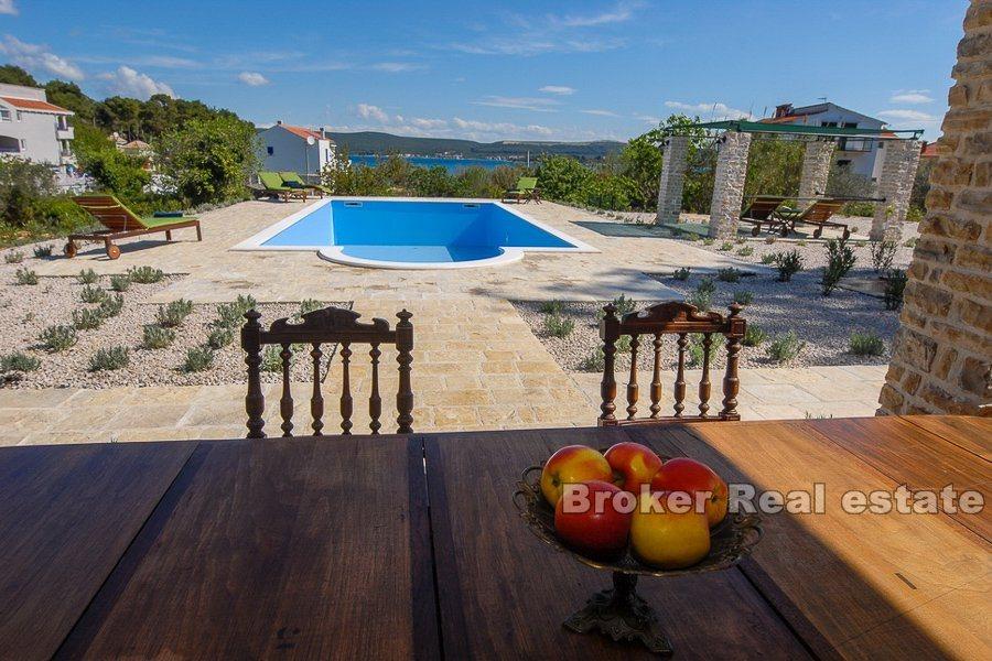 Stone house with sea view, for sale