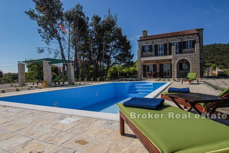 Steinhaus mit Meerblick