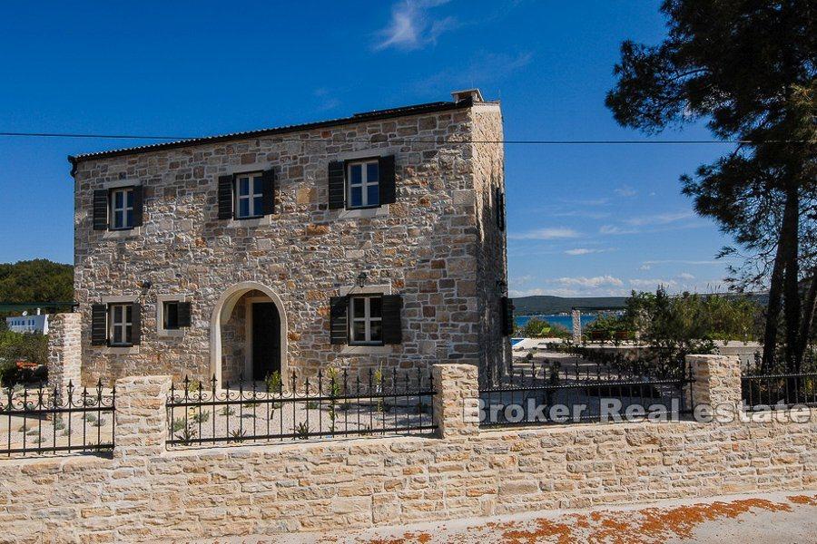 Stone house with sea view, for sale